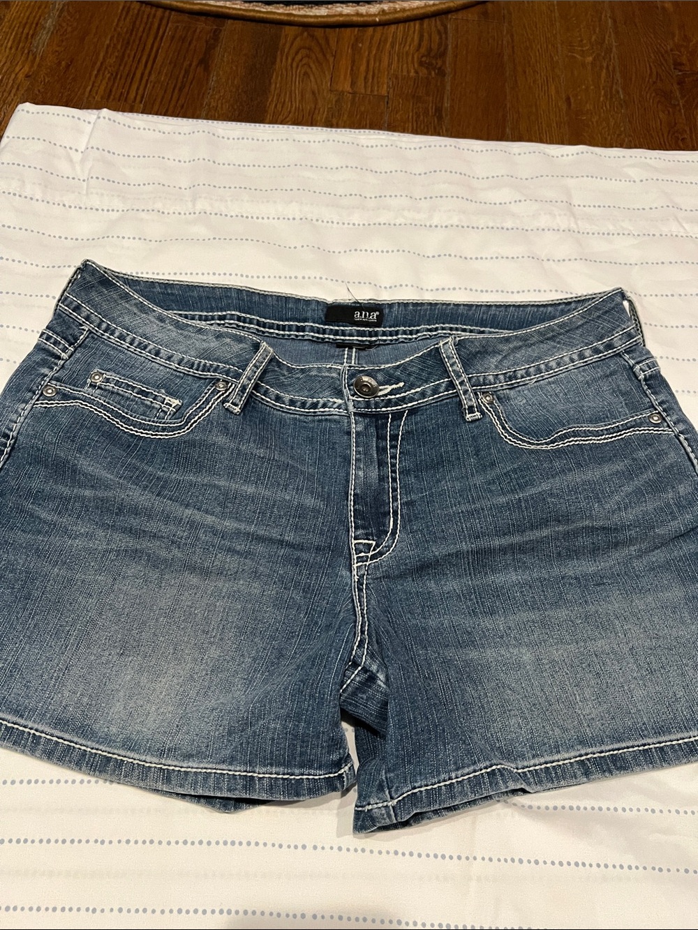 a.n.a Women's Denim Jean Shorts in Blue Wash